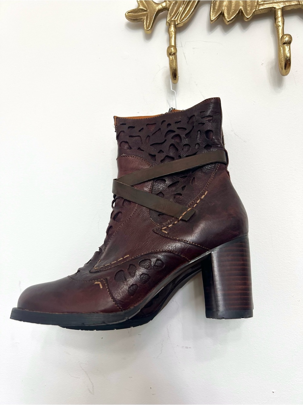 🆕Laser cut genuine leather boot 9